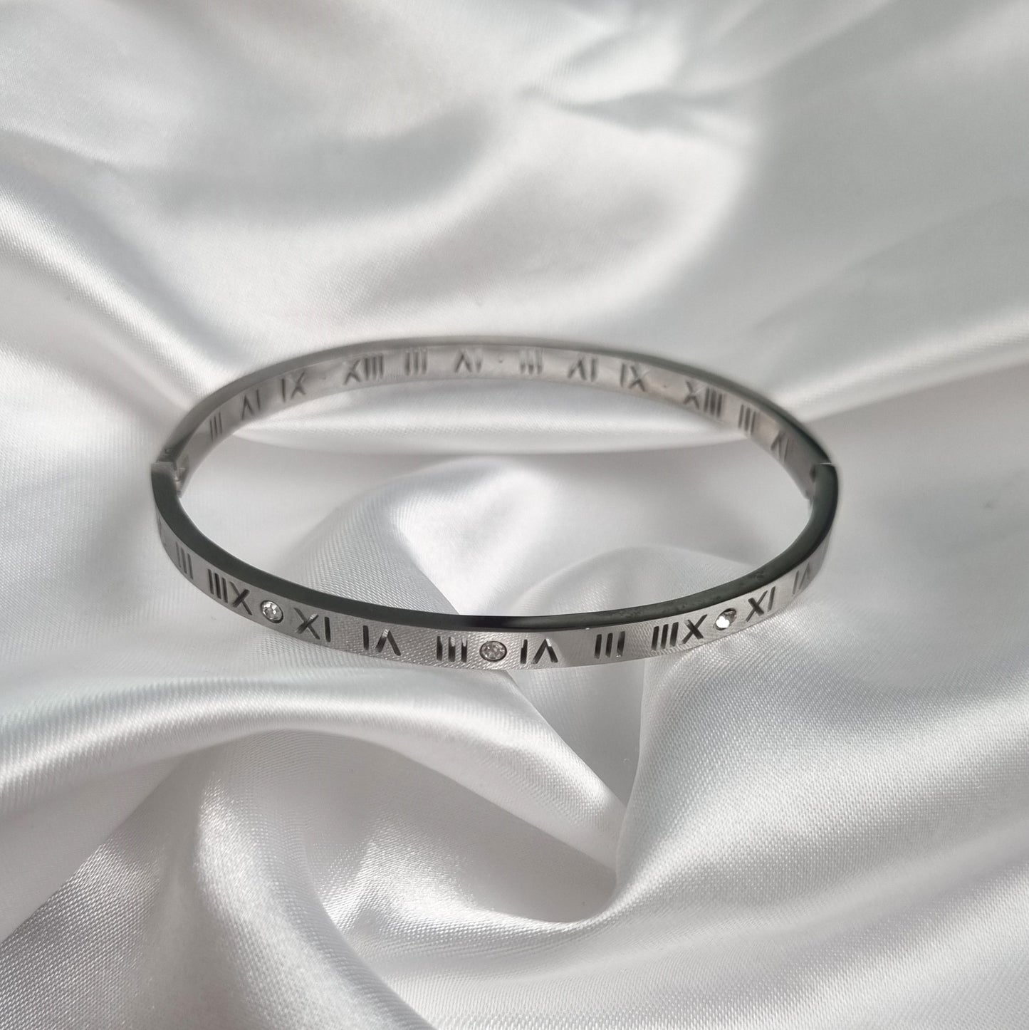 ROMAN BANGLE - SILVER