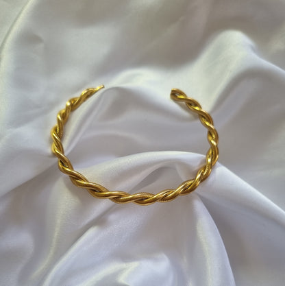 TWIST BANGLE