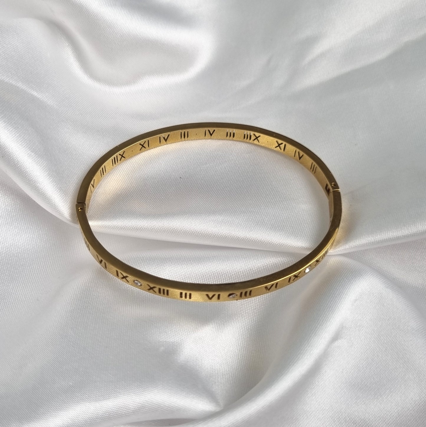 ROMAN BANGLE - GOLD