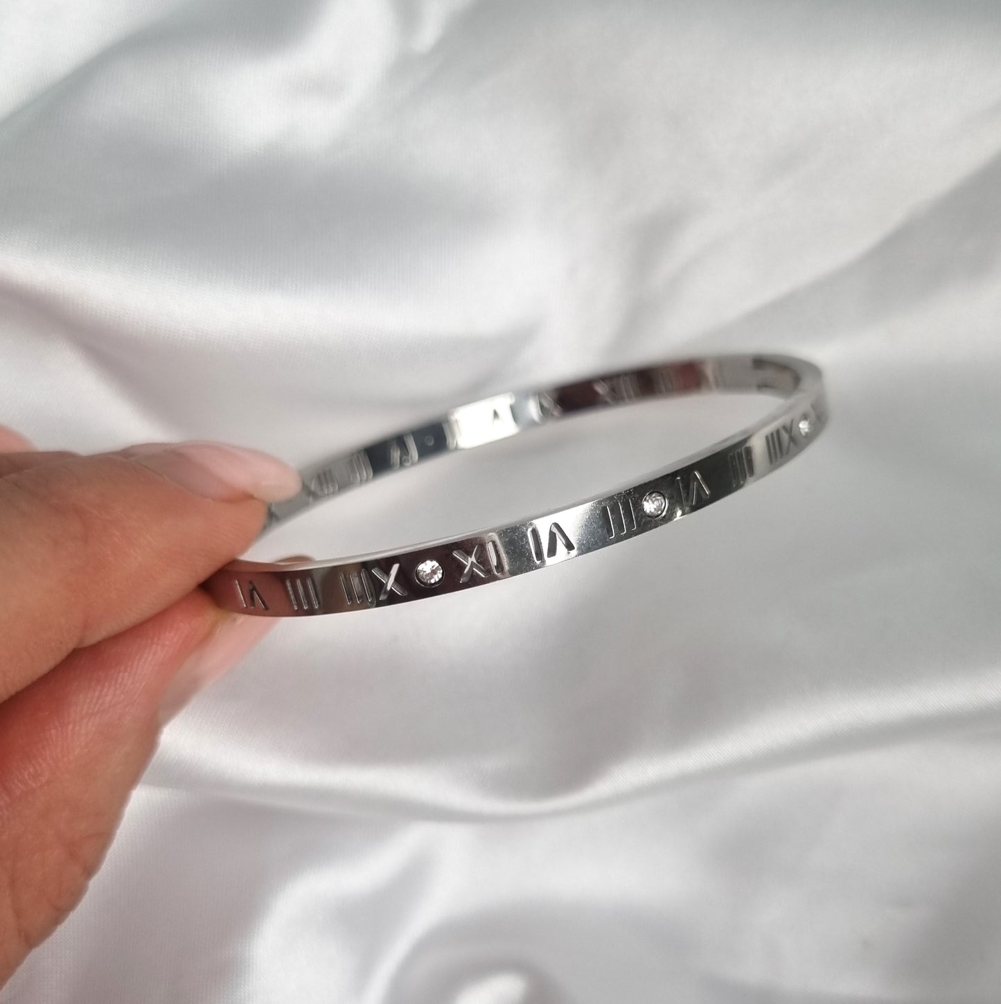 ROMAN BANGLE - SILVER