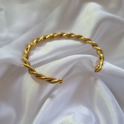 TWIST BANGLE