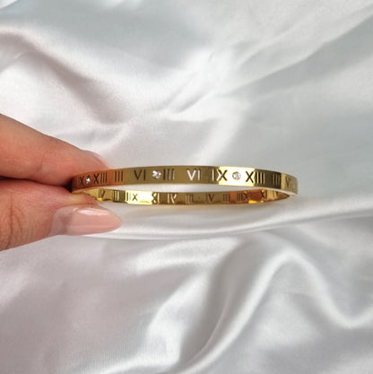 ROMAN BANGLE - GOLD