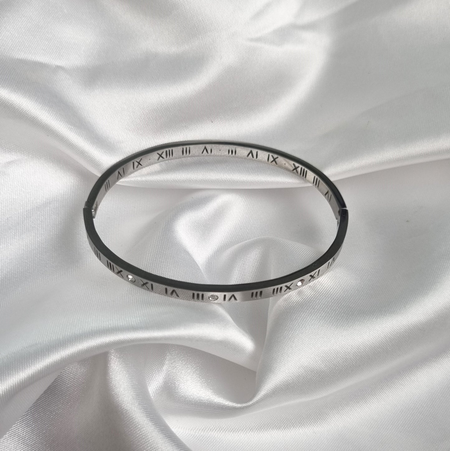 ROMAN BANGLE - SILVER