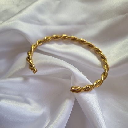 TWIST BANGLE